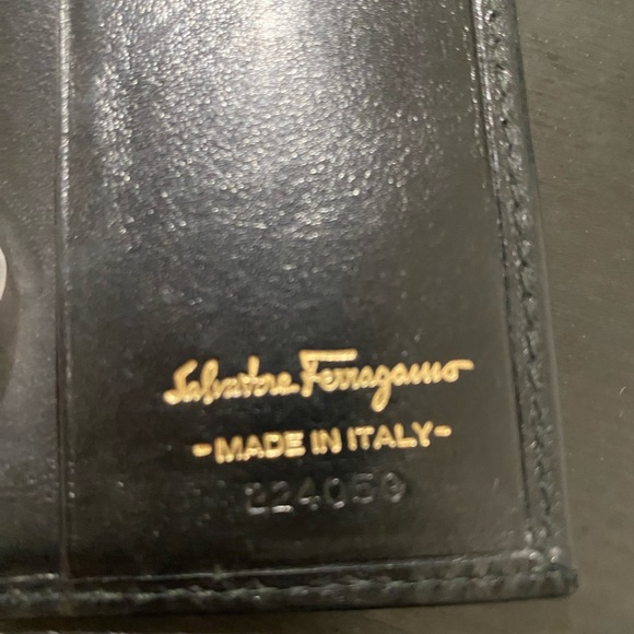 Ferragamo black leather trifold wallet gold need back snap reattach tear inside - Picture 6 of 15
